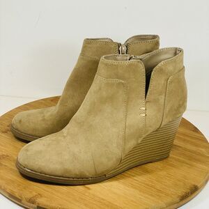 DAVID AARON Tan Faux Suede Wedge Heel Ankle Booties Shoes 6.5